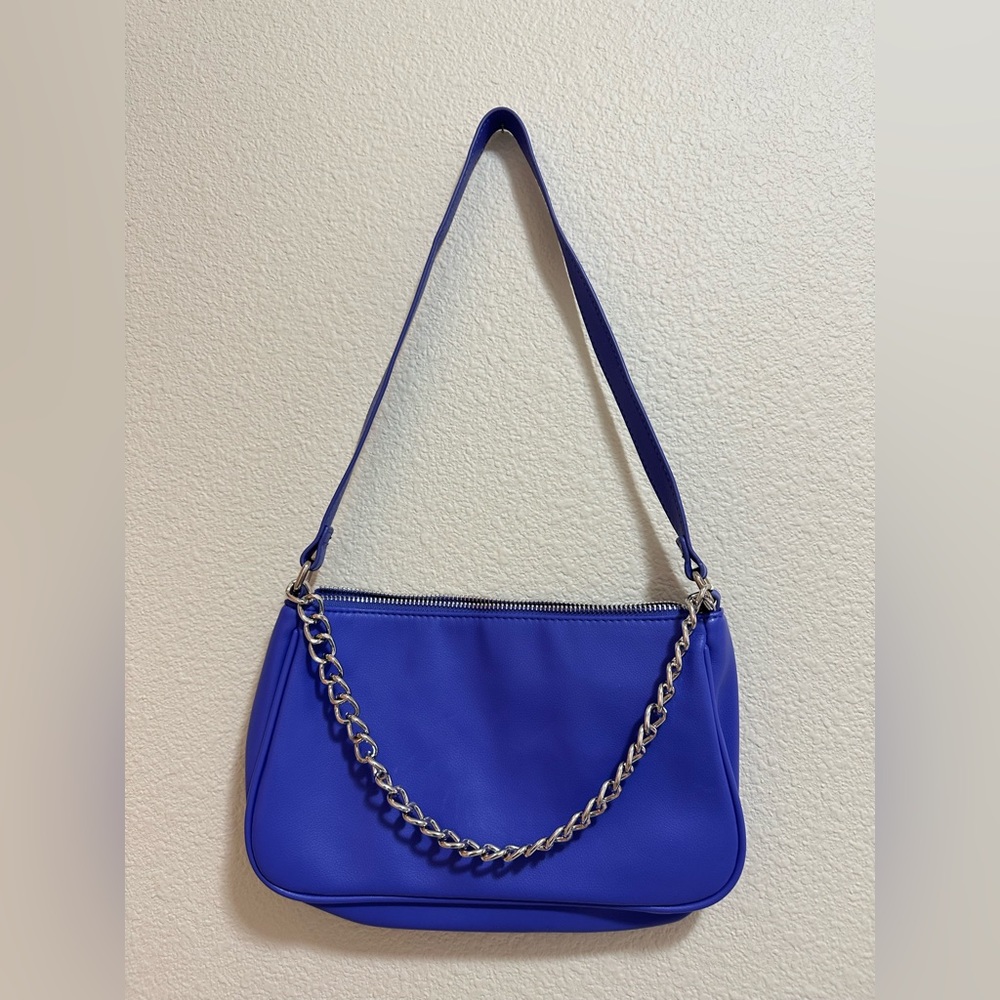 blue shoulder bag with chain
